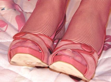 Awesome sexy brunette latina in pink pantyhose Diana 98183695